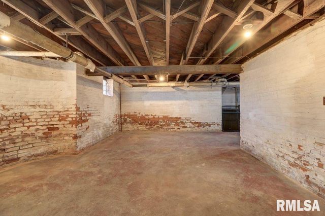 802 4TH Street W, Sterling, IL 61081