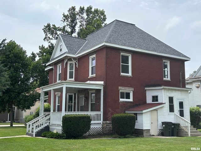 802 4TH Street W, Sterling, IL 61081