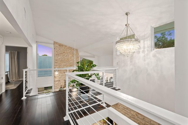1813 Crooked LN, Austin, TX 78741