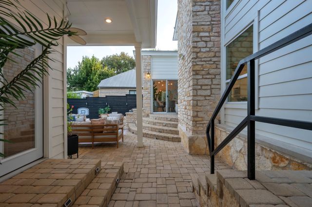 1813 Crooked LN, Austin, TX 78741