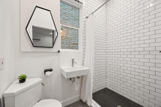 1813 Crooked LN, Austin, TX 78741