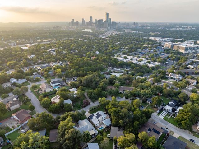 1813 Crooked LN, Austin, TX 78741