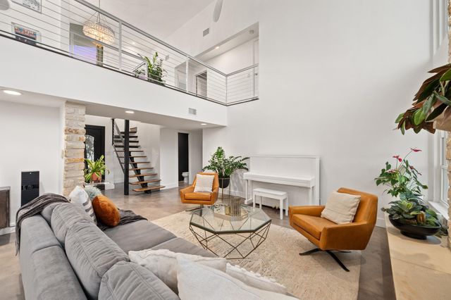 1813 Crooked LN, Austin, TX 78741