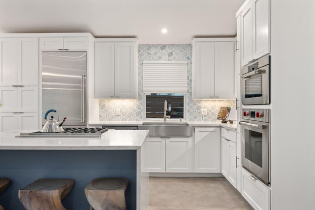 1813 Crooked LN, Austin, TX 78741