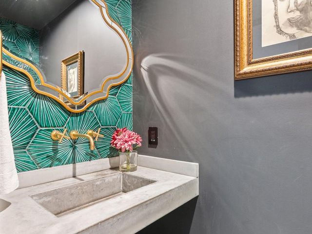 1813 Crooked LN, Austin, TX 78741