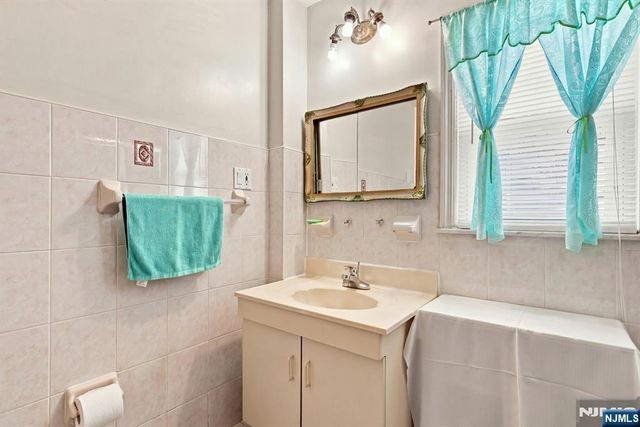 185 Floyd Street, Belleville, NJ 07109