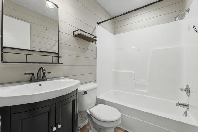 2917 S West Pkwy, Wichita, KS 67210