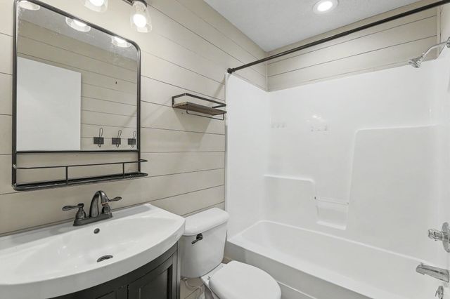 2917 S West Pkwy, Wichita, KS 67210