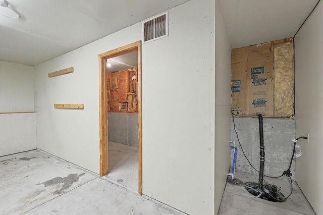 2917 S West Pkwy, Wichita, KS 67210