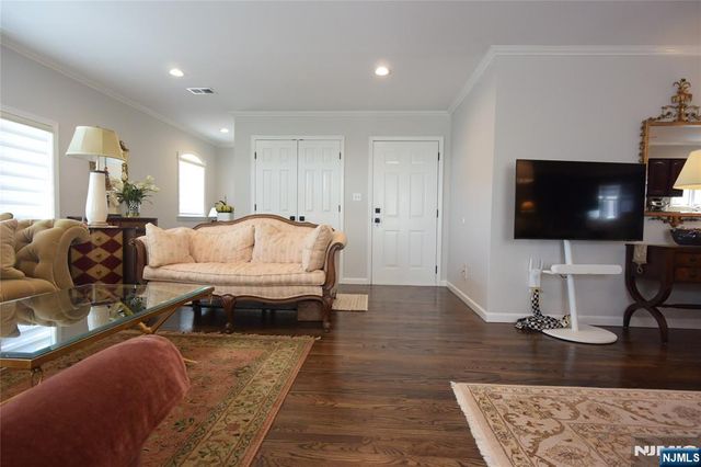 23 Leary Lane 2nd floor, Edgewater, NJ 07020