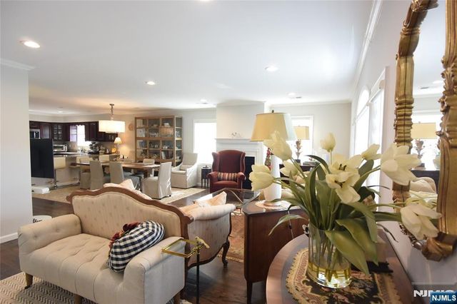 23 Leary Lane 2nd floor, Edgewater, NJ 07020
