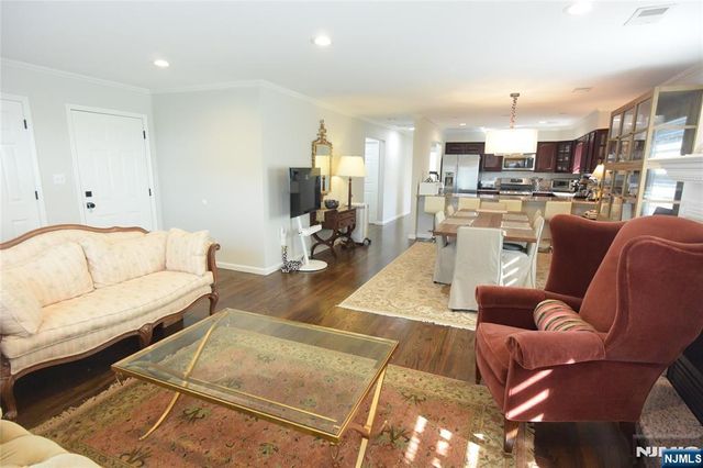23 Leary Lane 2nd floor, Edgewater, NJ 07020