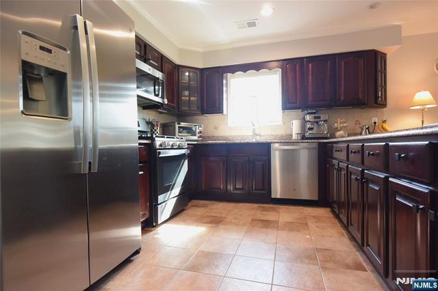 23 Leary Lane 2nd floor, Edgewater, NJ 07020