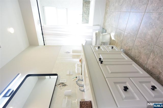 23 Leary Lane 2nd floor, Edgewater, NJ 07020