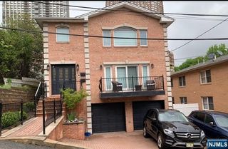 23 Leary Lane 2nd floor, Edgewater, NJ 07020