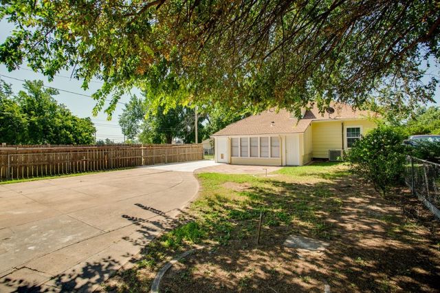 1214 W James Avenue, Enid, OK 73703