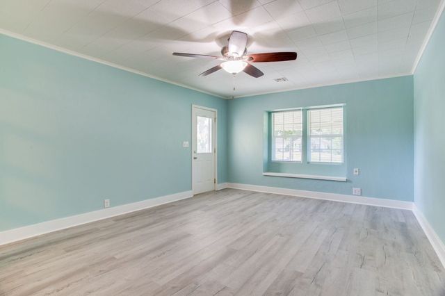 1214 W James Avenue, Enid, OK 73703