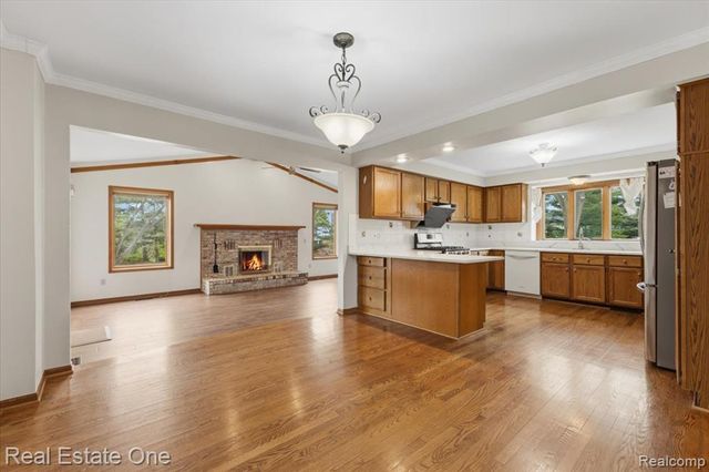720 Essex Drive, Rochester Hills, MI 48307