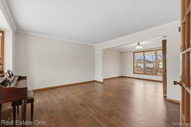 720 Essex Drive, Rochester Hills, MI 48307