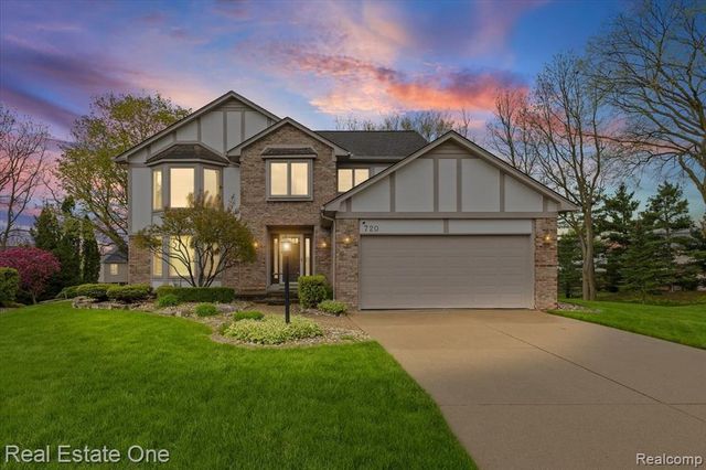 720 Essex Drive, Rochester Hills, MI 48307