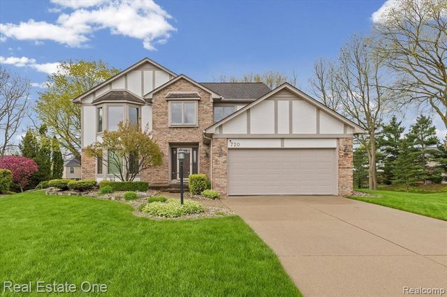 720 Essex Drive, Rochester Hills, MI 48307
