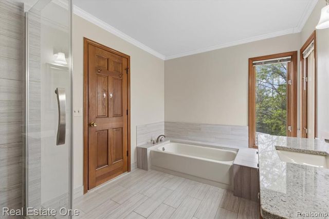 720 Essex Drive, Rochester Hills, MI 48307