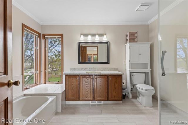 720 Essex Drive, Rochester Hills, MI 48307