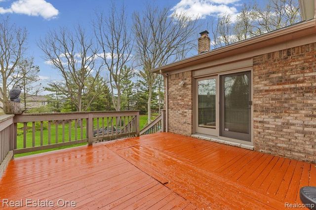 720 Essex Drive, Rochester Hills, MI 48307