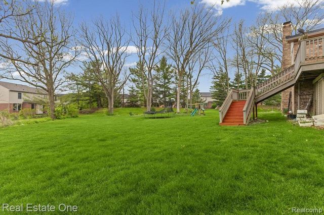 720 Essex Drive, Rochester Hills, MI 48307