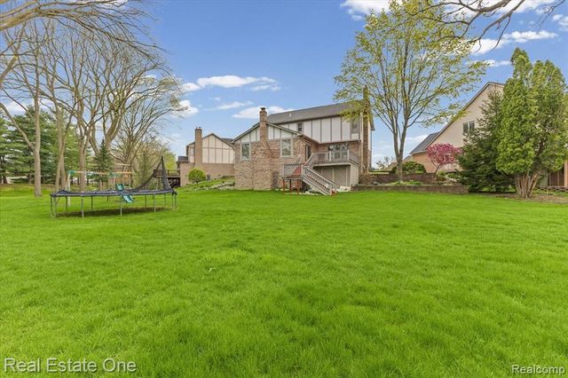 720 Essex Drive, Rochester Hills, MI 48307