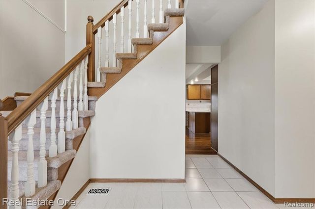 720 Essex Drive, Rochester Hills, MI 48307