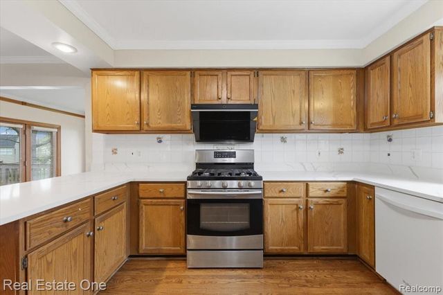 720 Essex Drive, Rochester Hills, MI 48307
