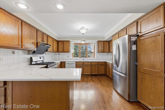 720 Essex Drive, Rochester Hills, MI 48307