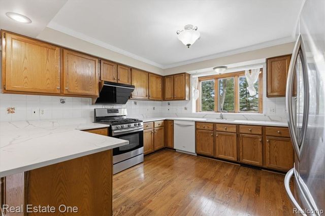 720 Essex Drive, Rochester Hills, MI 48307