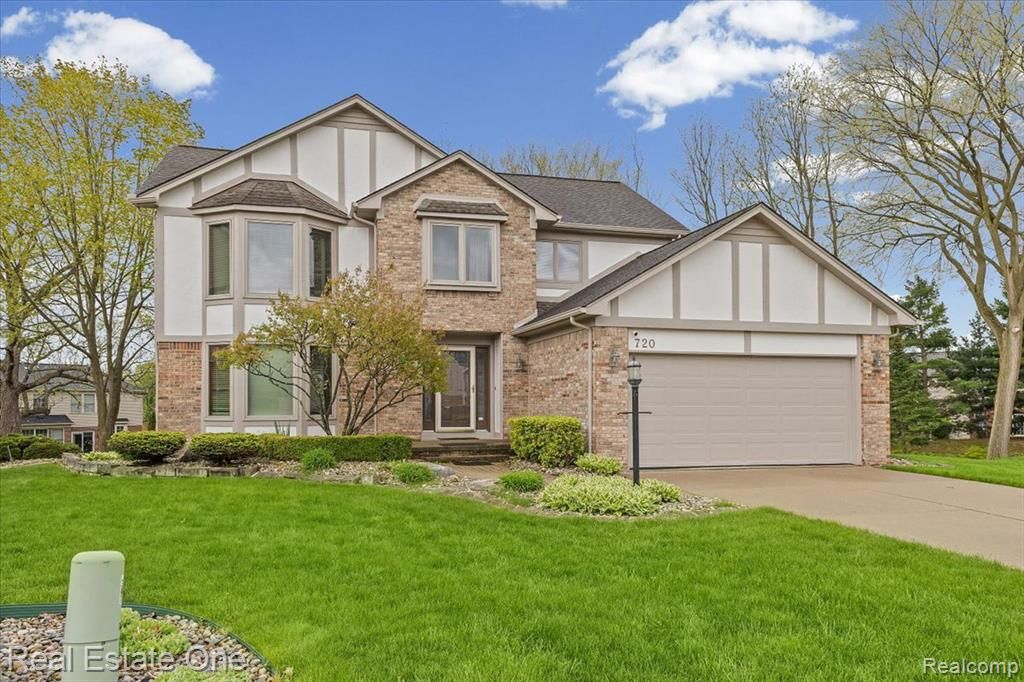 720 Essex Drive, Rochester Hills, MI 48307