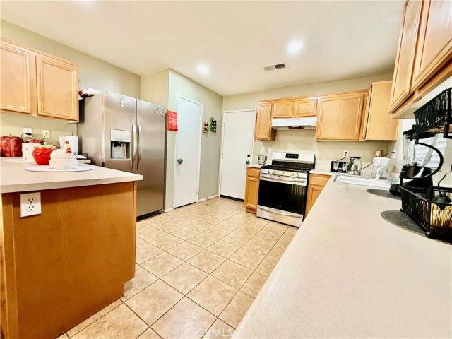 3040 Avishan, Perris, CA 92571