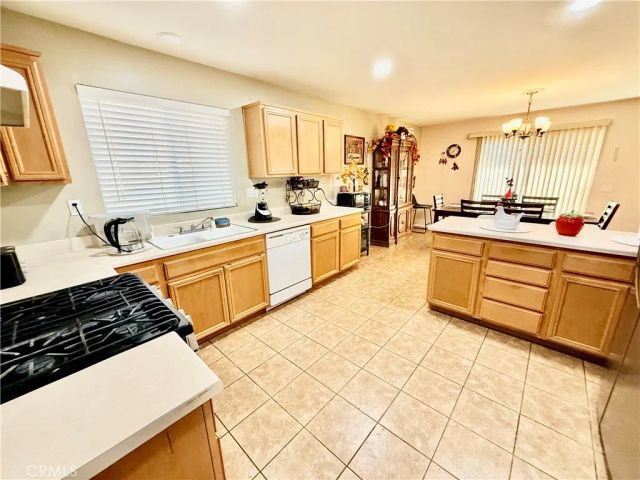 3040 Avishan, Perris, CA 92571