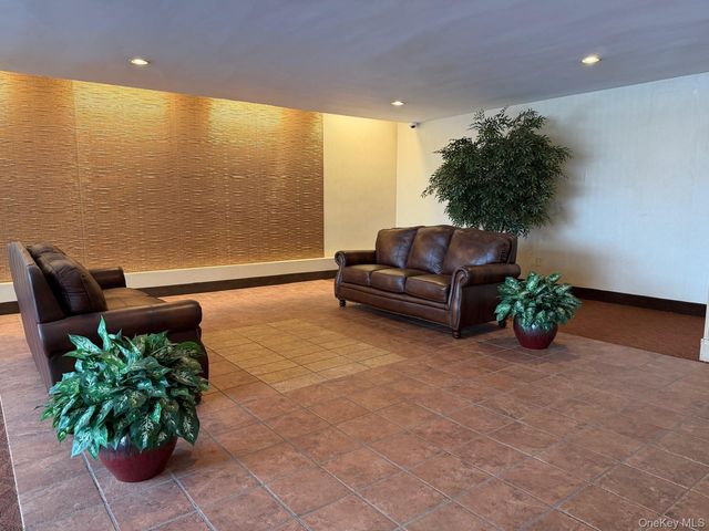 490 Atlantic Avenue 115, East Rockaway, NY 11518