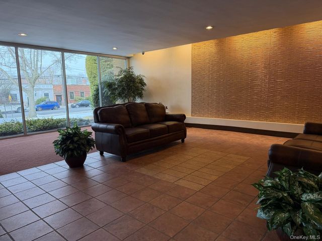 490 Atlantic Avenue 115, East Rockaway, NY 11518