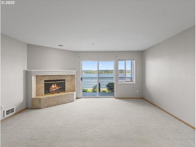 289 N HAYDEN BAY Dr, Portland, OR 97217