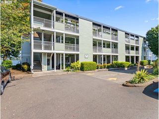 289 N HAYDEN BAY Dr, Portland, OR 97217