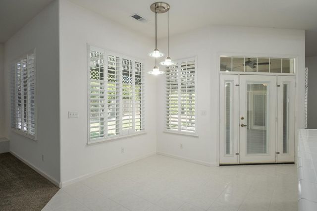 512 W Fallbrook Avenue, Clovis, CA 93611
