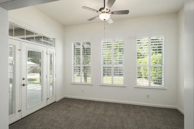 512 W Fallbrook Avenue, Clovis, CA 93611