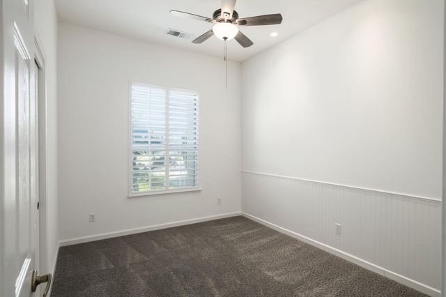 512 W Fallbrook Avenue, Clovis, CA 93611