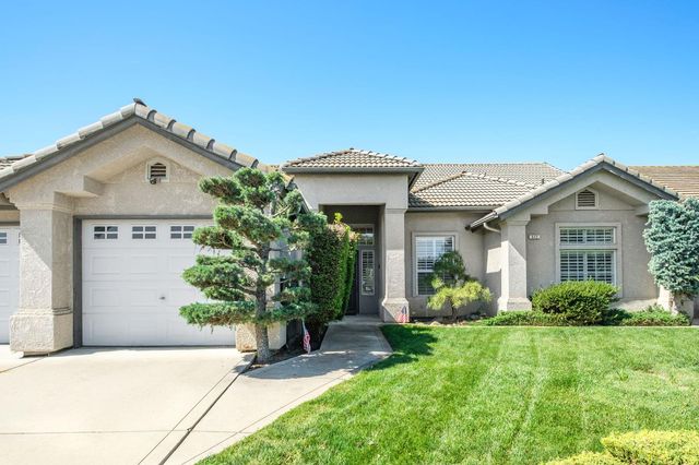 512 W Fallbrook Avenue, Clovis, CA 93611