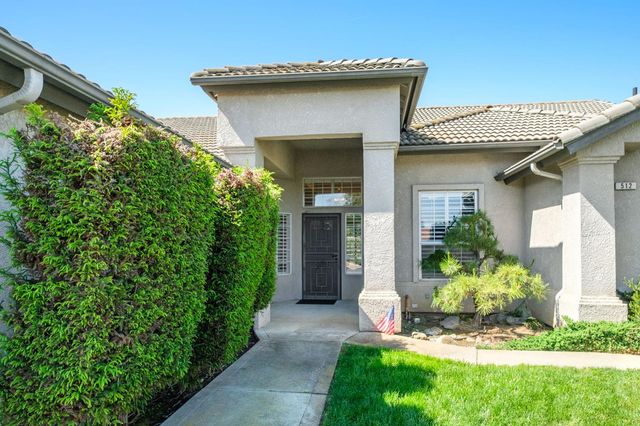 512 W Fallbrook Avenue, Clovis, CA 93611
