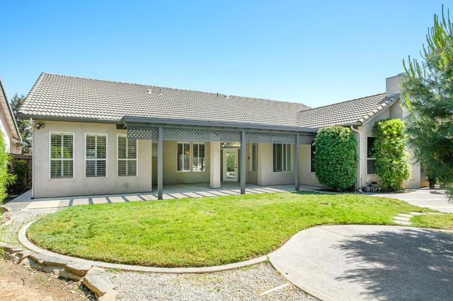 512 W Fallbrook Avenue, Clovis, CA 93611