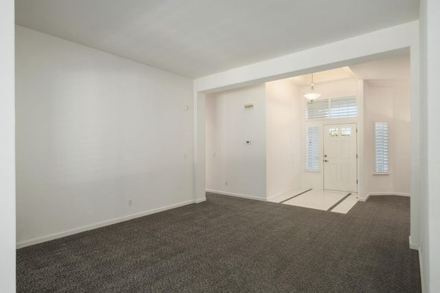 512 W Fallbrook Avenue, Clovis, CA 93611