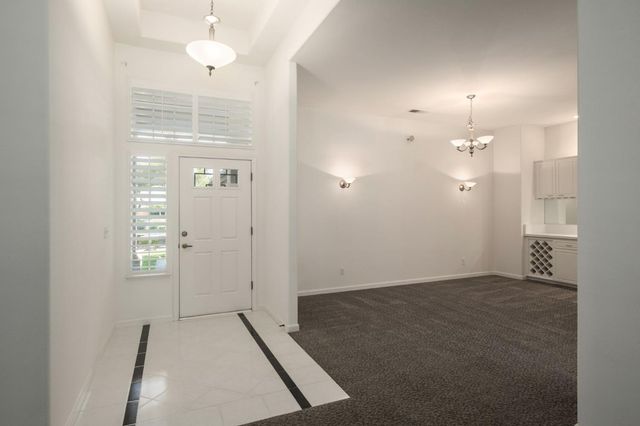 512 W Fallbrook Avenue, Clovis, CA 93611