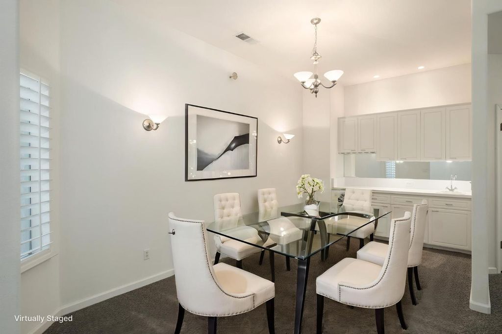 Image 11 of property listing at 512 W Fallbrook Avenue, Clovis, CA 93611